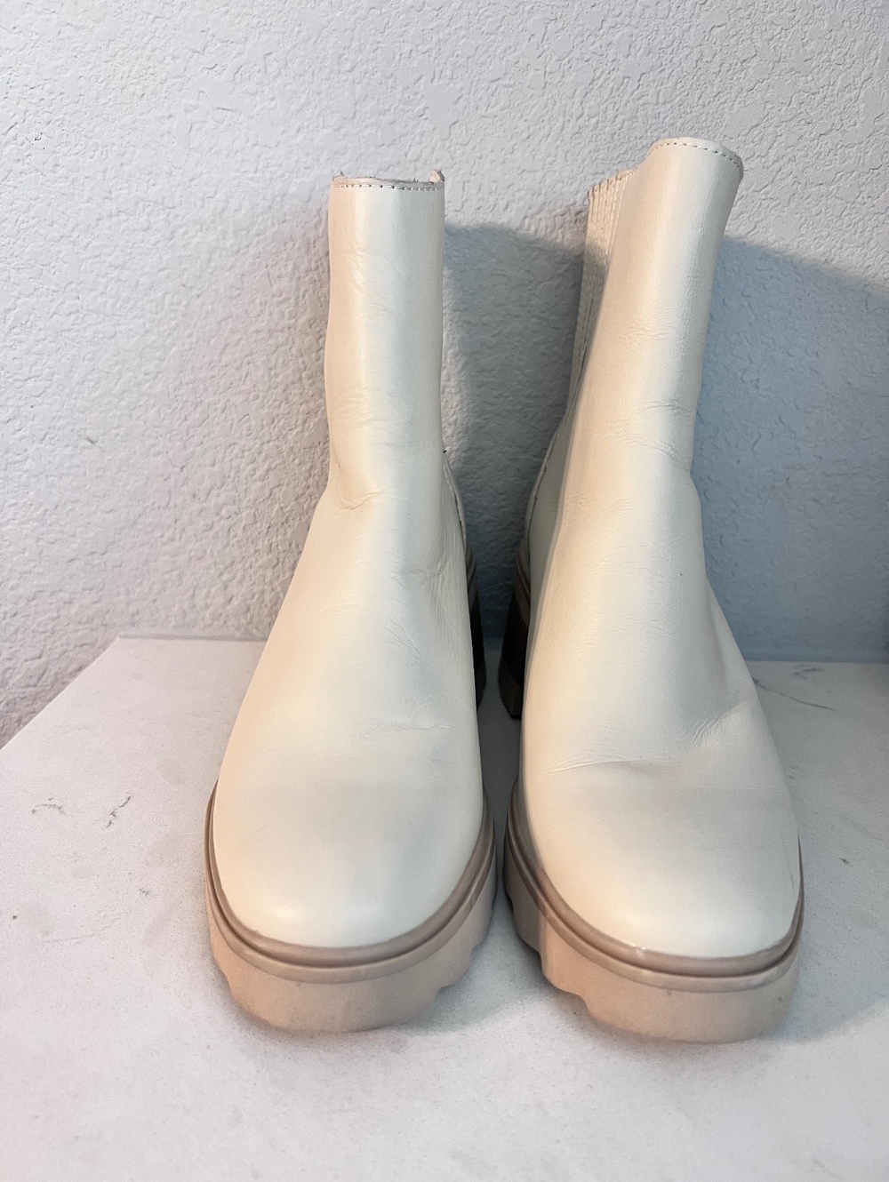 Dolce Vita Ivory Leather Lug Sole Ankle Boots Women’s Size 8.5